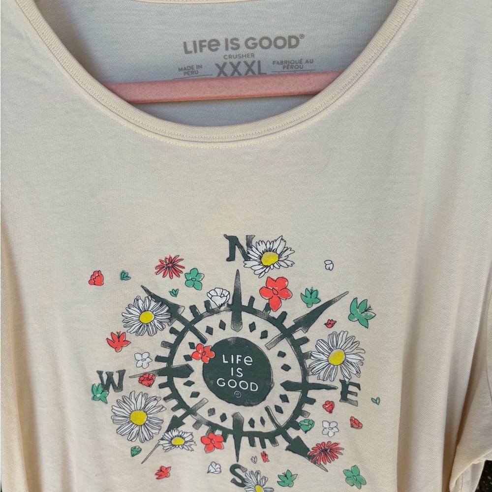 Life Is Good Women's Cream Floral Compass Crusher Tee
